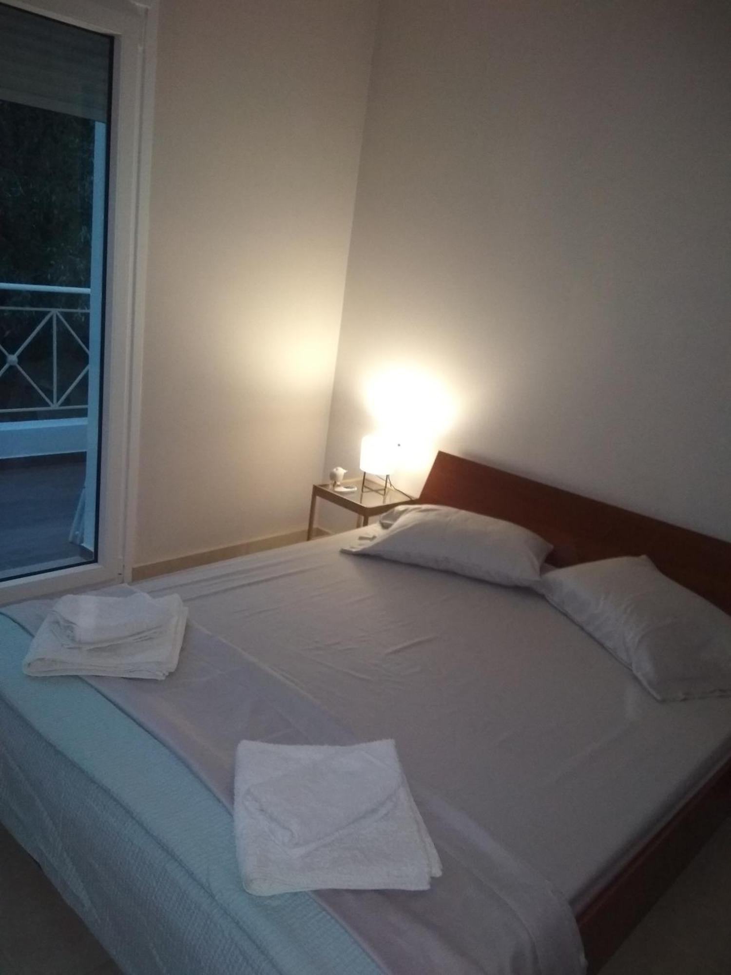 Cozy Villa Vita Lagonisi Kalivia Thorikou Bilik gambar